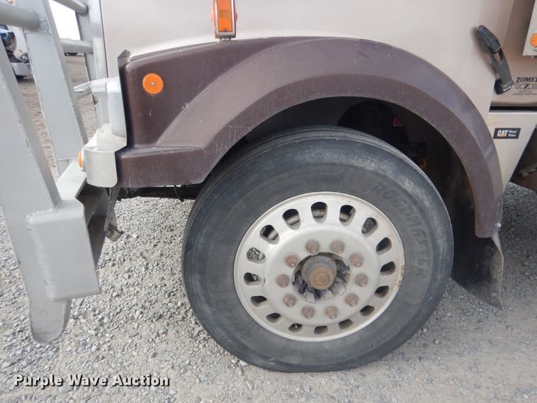 image for item HU9363 2001 Western Star 4900E  semi truck