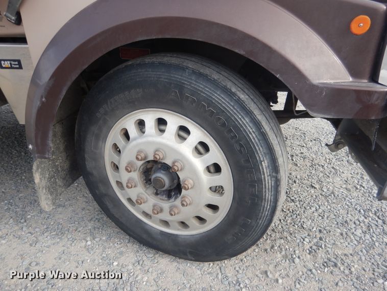 image for item HU9363 2001 Western Star 4900E  semi truck