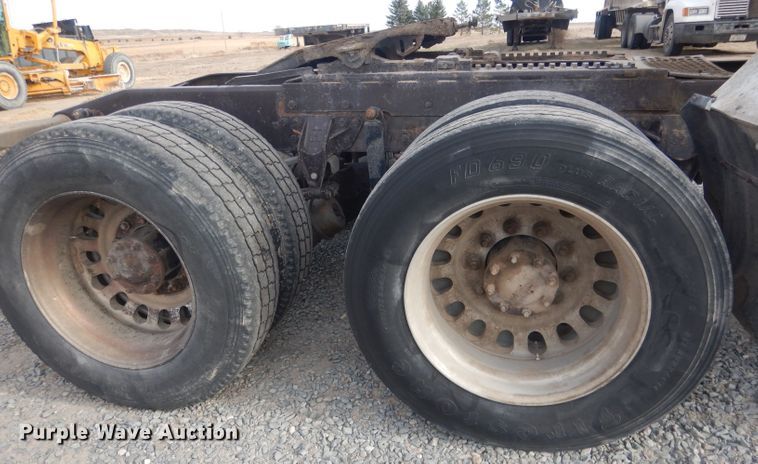 image for item HU9363 2001 Western Star 4900E  semi truck