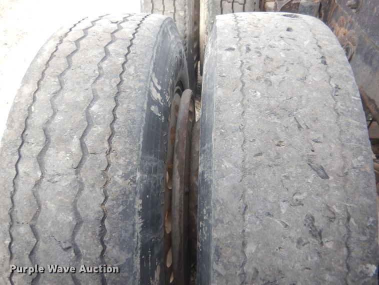 image for item HU9363 2001 Western Star 4900E  semi truck