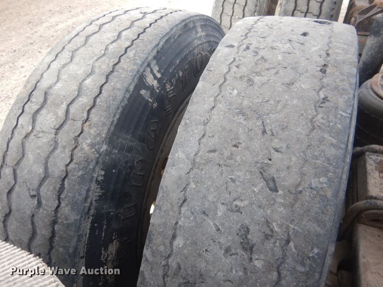 image for item HU9363 2001 Western Star 4900E  semi truck