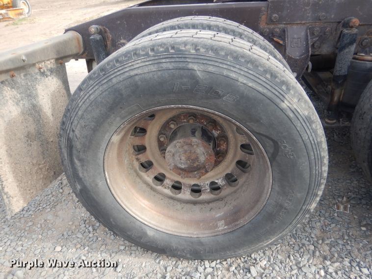 image for item HU9363 2001 Western Star 4900E  semi truck