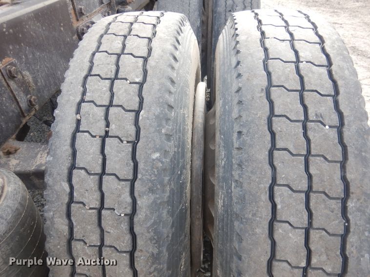 image for item HU9363 2001 Western Star 4900E  semi truck