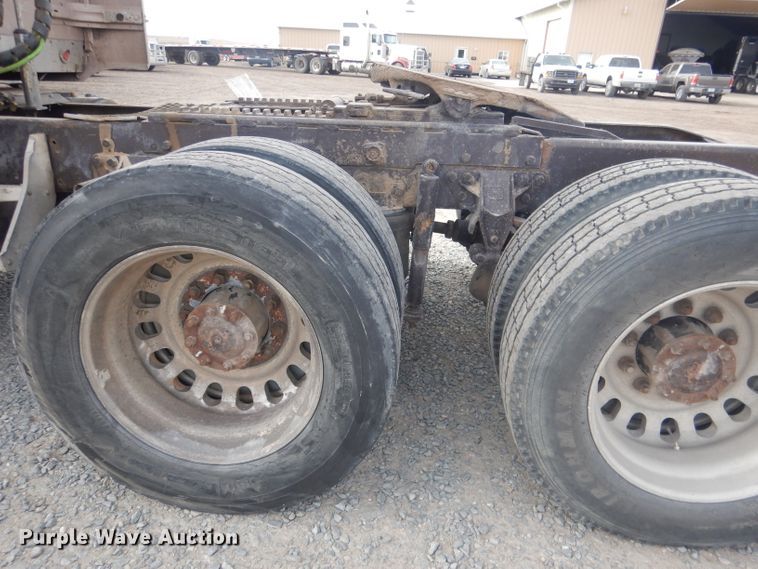 image for item HU9363 2001 Western Star 4900E  semi truck