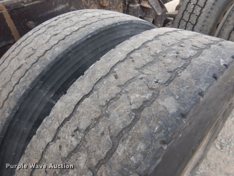 image for item HU9363 2001 Western Star 4900E  semi truck