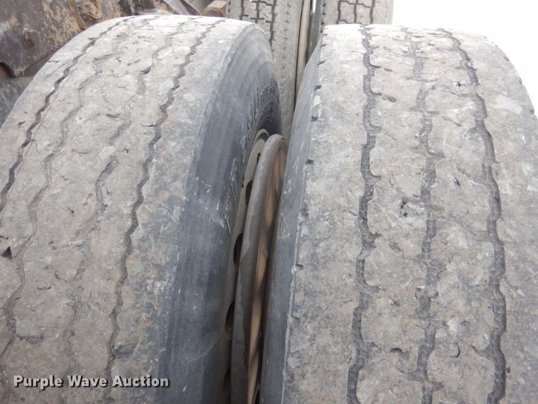 image for item HU9363 2001 Western Star 4900E  semi truck