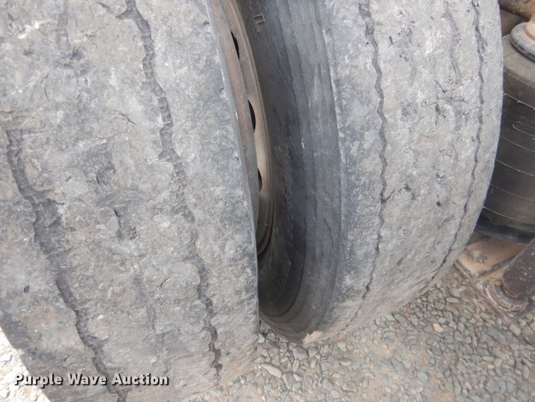 image for item HU9363 2001 Western Star 4900E  semi truck