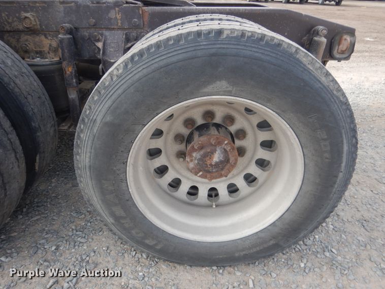 image for item HU9363 2001 Western Star 4900E  semi truck