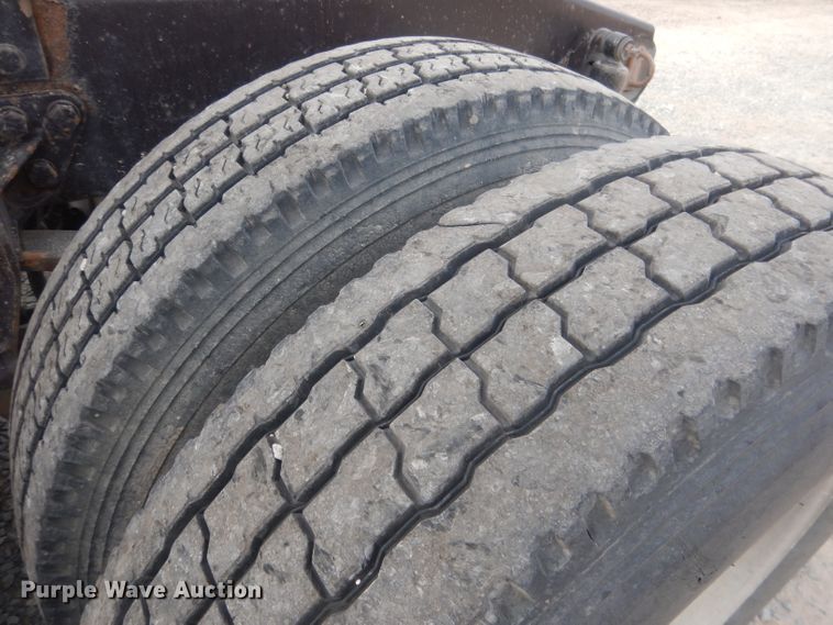 image for item HU9363 2001 Western Star 4900E  semi truck