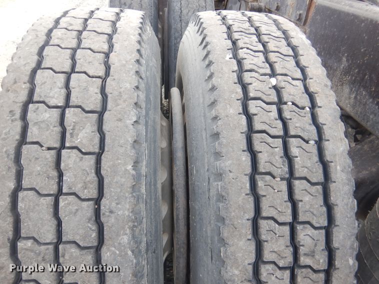 image for item HU9363 2001 Western Star 4900E  semi truck