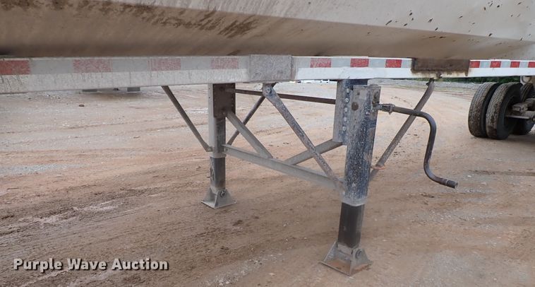 image for item IC9526 2017 Manac 46238AA00  end dump trailer