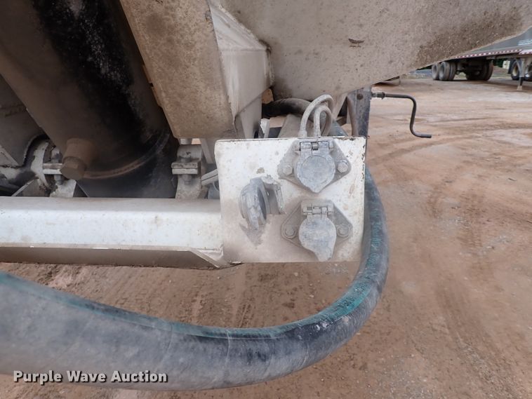 image for item IC9526 2017 Manac 46238AA00  end dump trailer