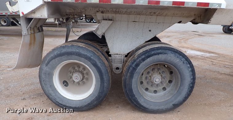 image for item IC9526 2017 Manac 46238AA00  end dump trailer