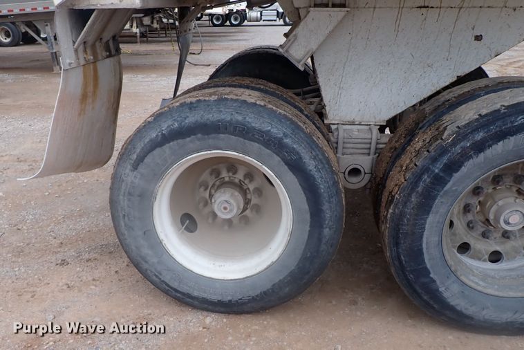 image for item IC9526 2017 Manac 46238AA00  end dump trailer