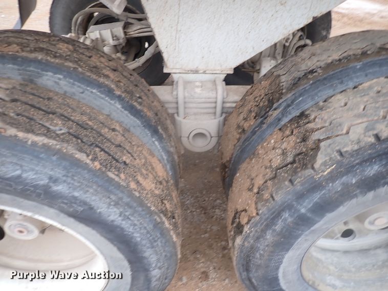 image for item IC9526 2017 Manac 46238AA00  end dump trailer