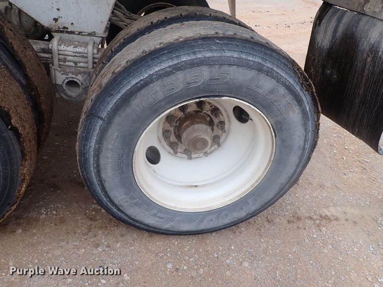 image for item IC9526 2017 Manac 46238AA00  end dump trailer