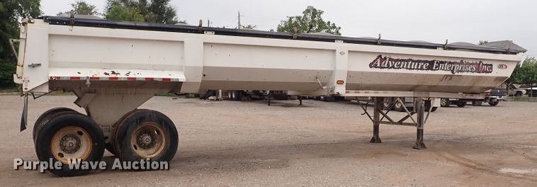 image for item IC9527 2017 Manac 46238AA00  end dump trailer