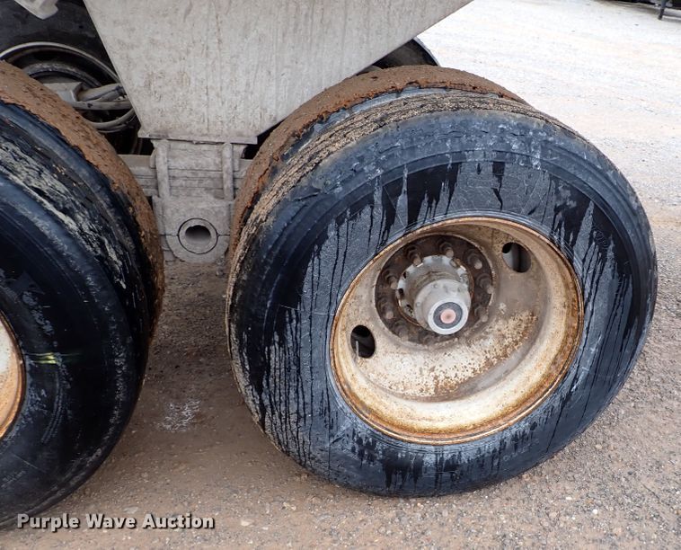 image for item IC9527 2017 Manac 46238AA00  end dump trailer