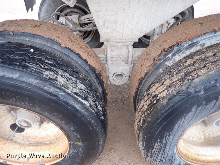 image for item IC9527 2017 Manac 46238AA00  end dump trailer