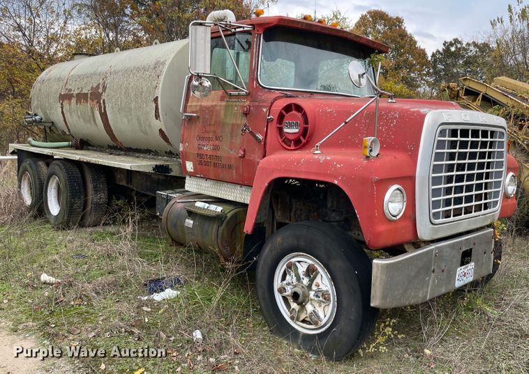 image for item ID9546 1975 Ford L9000  water truck