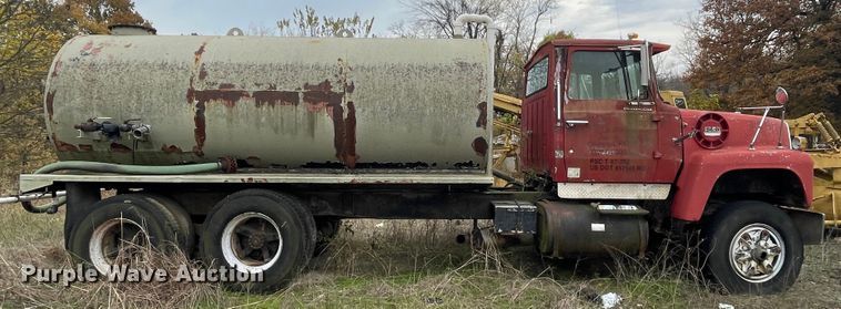 image for item ID9546 1975 Ford L9000  water truck