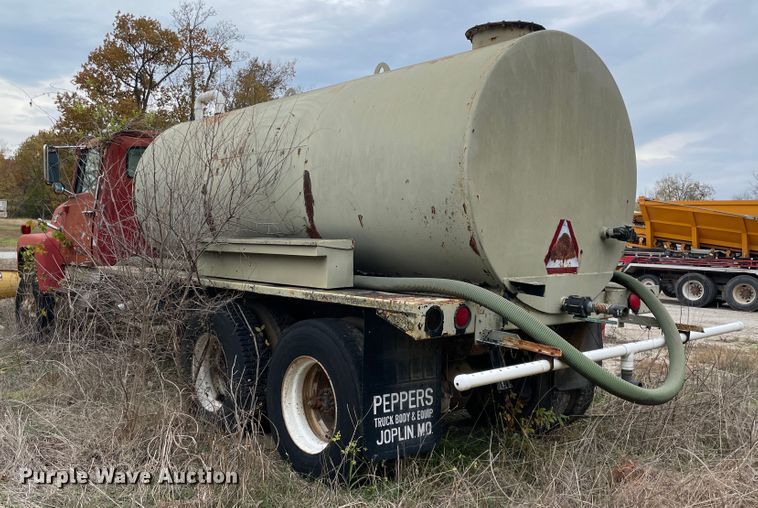 image for item ID9546 1975 Ford L9000  water truck