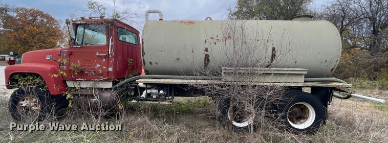 image for item ID9546 1975 Ford L9000  water truck