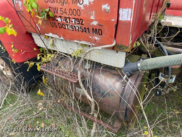 image for item ID9546 1975 Ford L9000  water truck