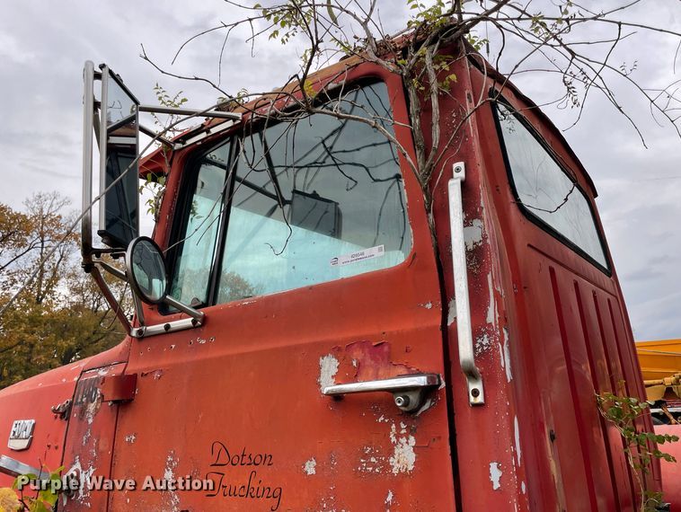 image for item ID9546 1975 Ford L9000  water truck