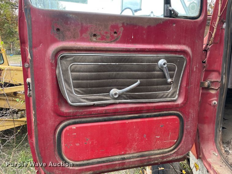 image for item ID9546 1975 Ford L9000  water truck