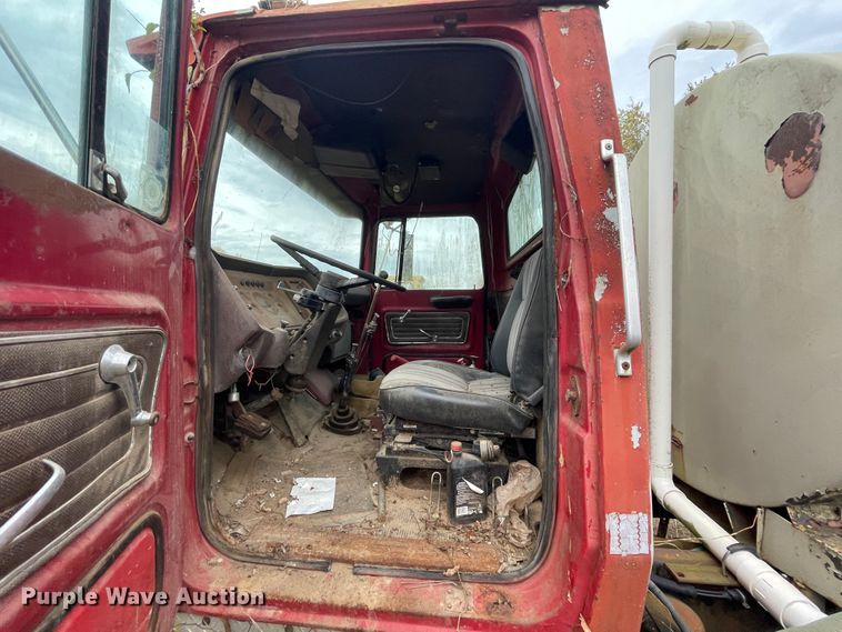 image for item ID9546 1975 Ford L9000  water truck