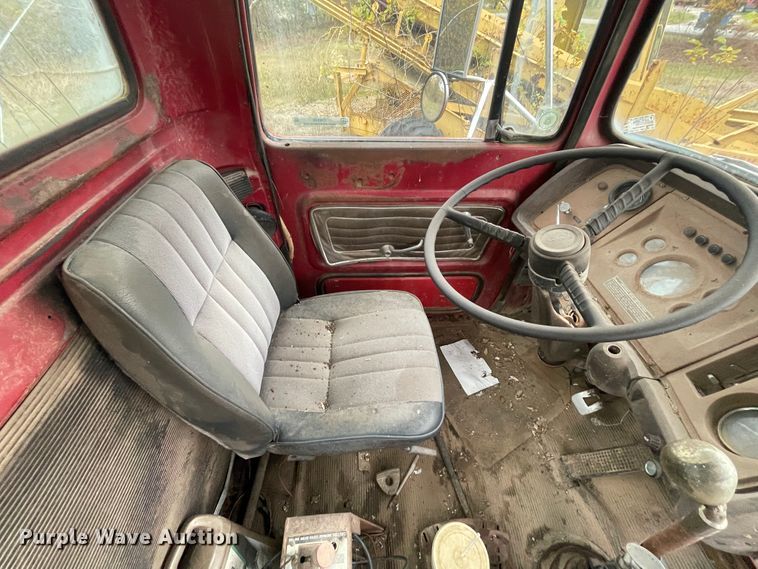 image for item ID9546 1975 Ford L9000  water truck