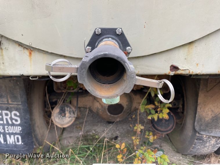 image for item ID9546 1975 Ford L9000  water truck