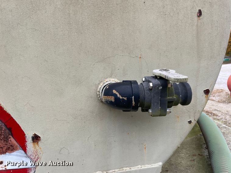 image for item ID9546 1975 Ford L9000  water truck