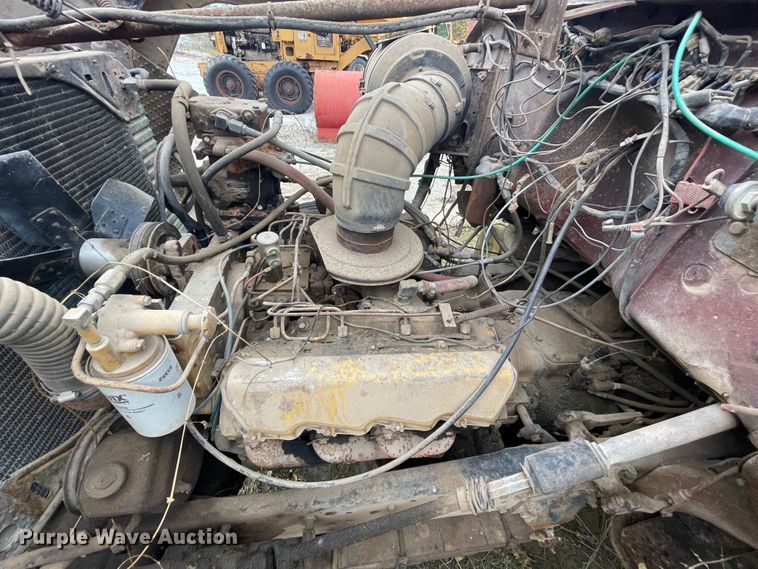 image for item ID9546 1975 Ford L9000  water truck