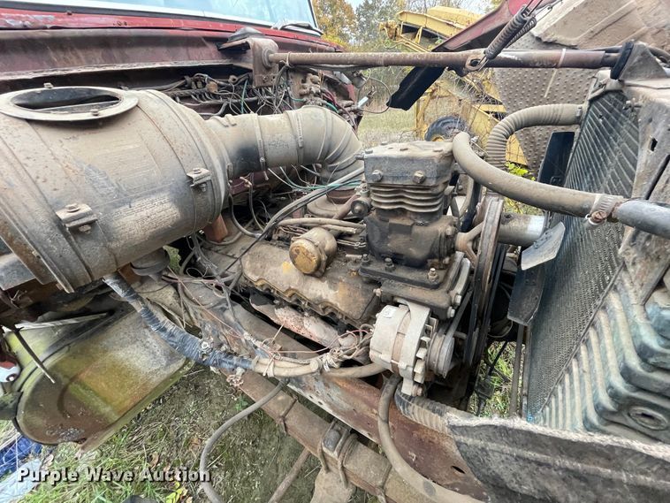 image for item ID9546 1975 Ford L9000  water truck