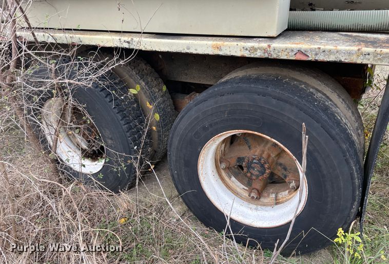 image for item ID9546 1975 Ford L9000  water truck
