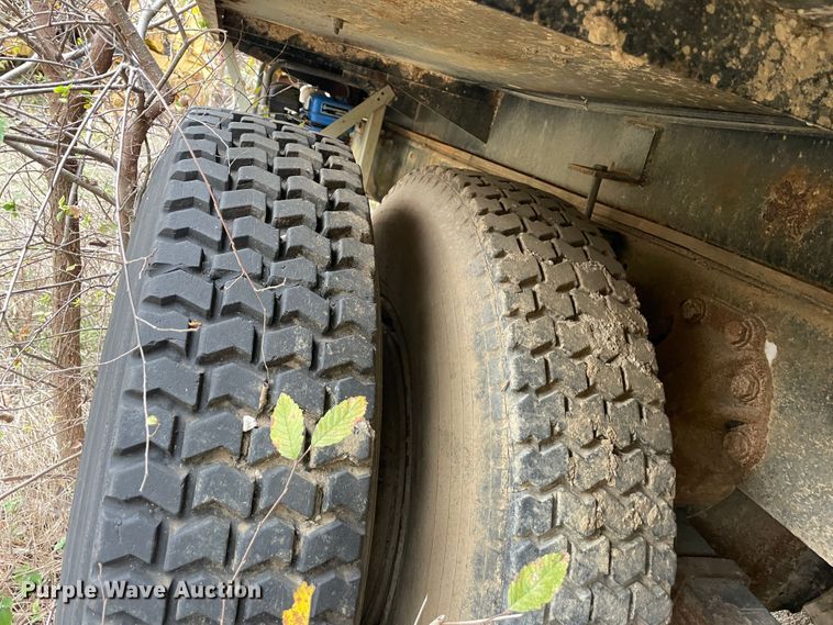 image for item ID9546 1975 Ford L9000  water truck