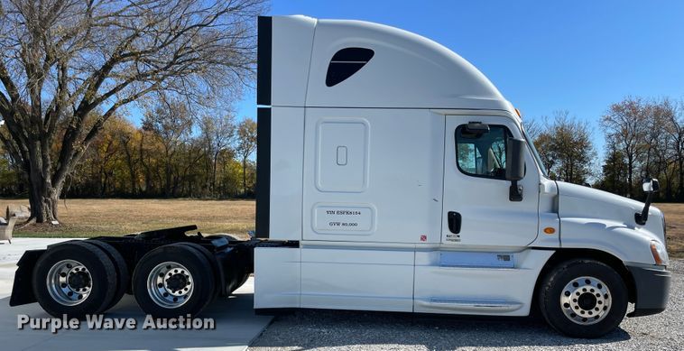 image for item ID9548 2014 Freightliner Cascadia  semi truck