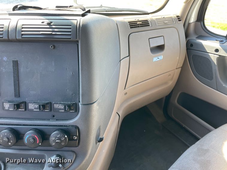 image for item ID9548 2014 Freightliner Cascadia  semi truck