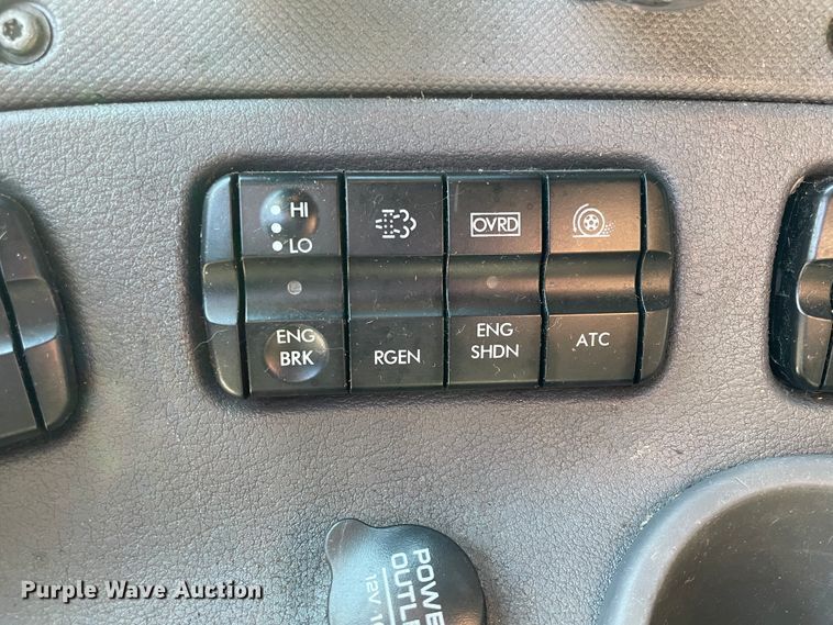 image for item ID9548 2014 Freightliner Cascadia  semi truck