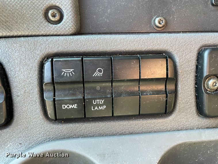 image for item ID9548 2014 Freightliner Cascadia  semi truck