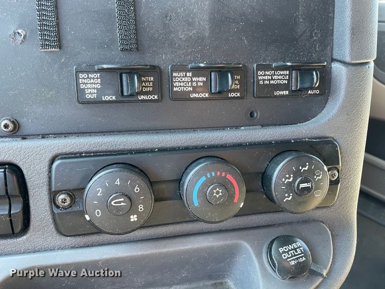 image for item ID9548 2014 Freightliner Cascadia  semi truck