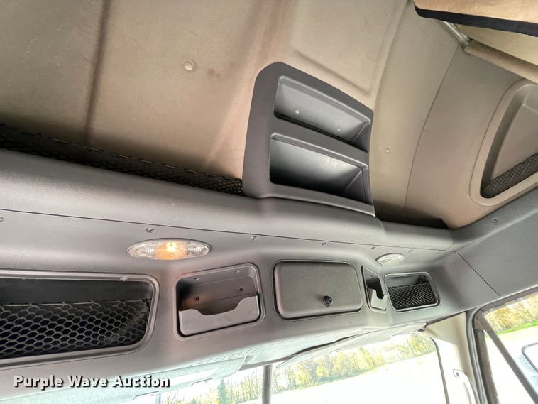 image for item ID9548 2014 Freightliner Cascadia  semi truck