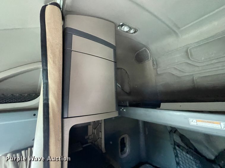 image for item ID9548 2014 Freightliner Cascadia  semi truck