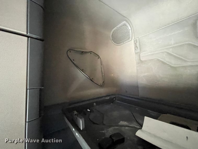 image for item ID9548 2014 Freightliner Cascadia  semi truck