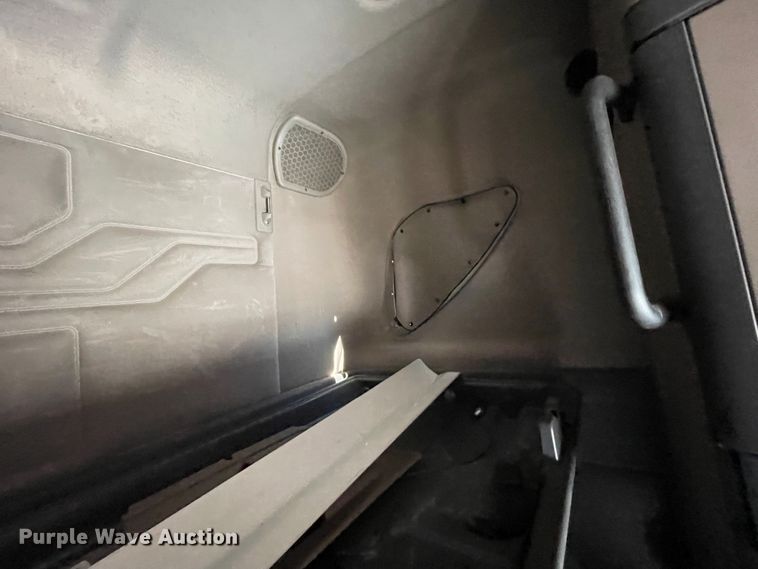 image for item ID9548 2014 Freightliner Cascadia  semi truck