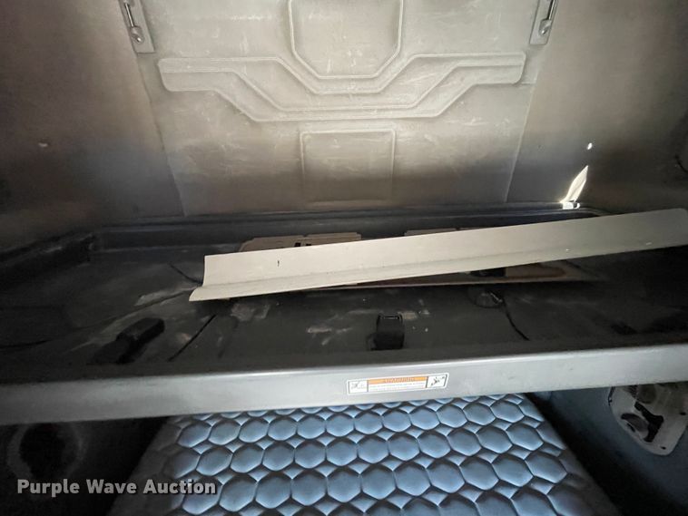 image for item ID9548 2014 Freightliner Cascadia  semi truck