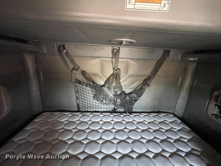 image for item ID9548 2014 Freightliner Cascadia  semi truck