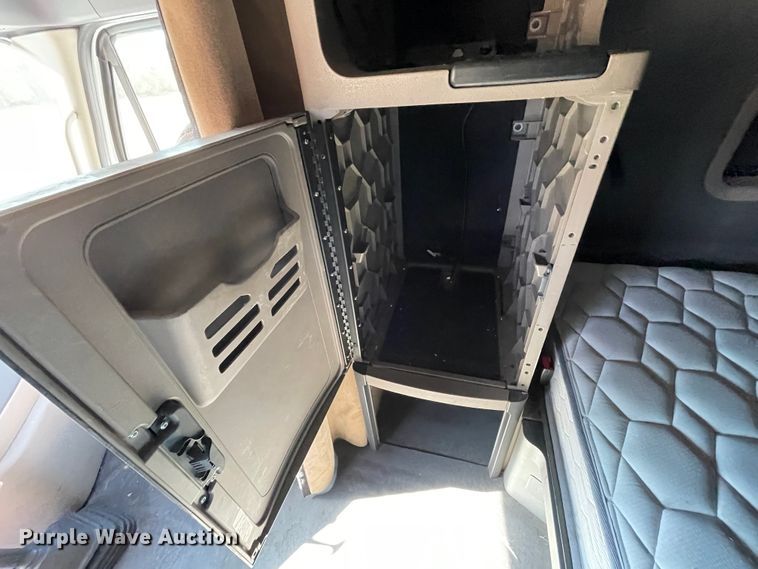 image for item ID9548 2014 Freightliner Cascadia  semi truck